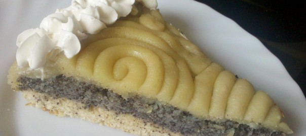 Mohn-Marzipan-Kuchen mit Sojaschlagsahne