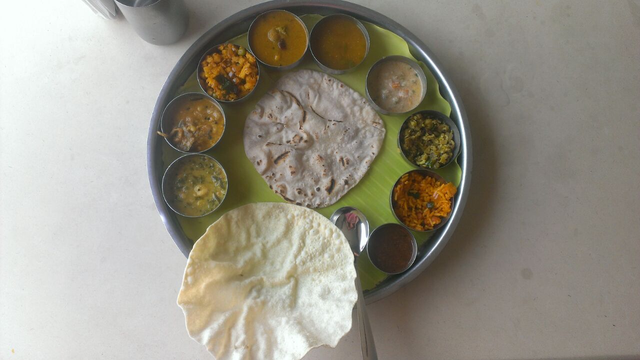 Thali Meal (im Vasanta Bhavan, Chennai, Tamil Nadu, Indien)